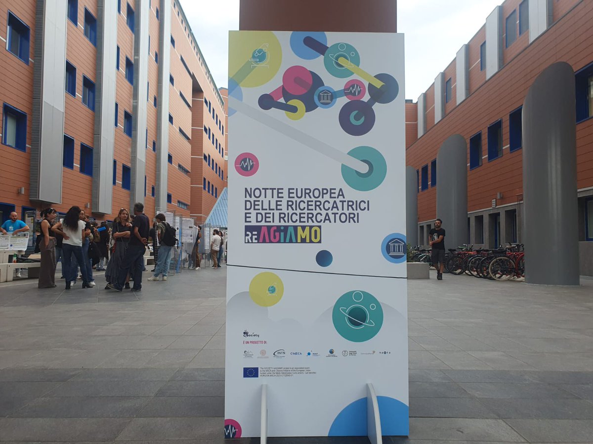 PTA_Lab's tweet photo. Il PTA Lab alla #NotteEuropeaDeiRicercatori @ Distretto Navile/CNR con i colleghi dei Dipartimenti #FaBiT #Chim e #ChimInd @Unibo 
La chimica come non l'avete mai vista! 👩‍🔬🧑‍🔬👨‍🔬
@Laura_Mercolini @Michele_Protti @elymilandri  #EuropeanResearchersNight https://t.co/oejWYWXEvF https://t.co/IMYsRGwWmE
