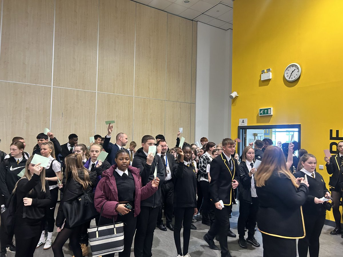 Mrs Ronnay tweet media