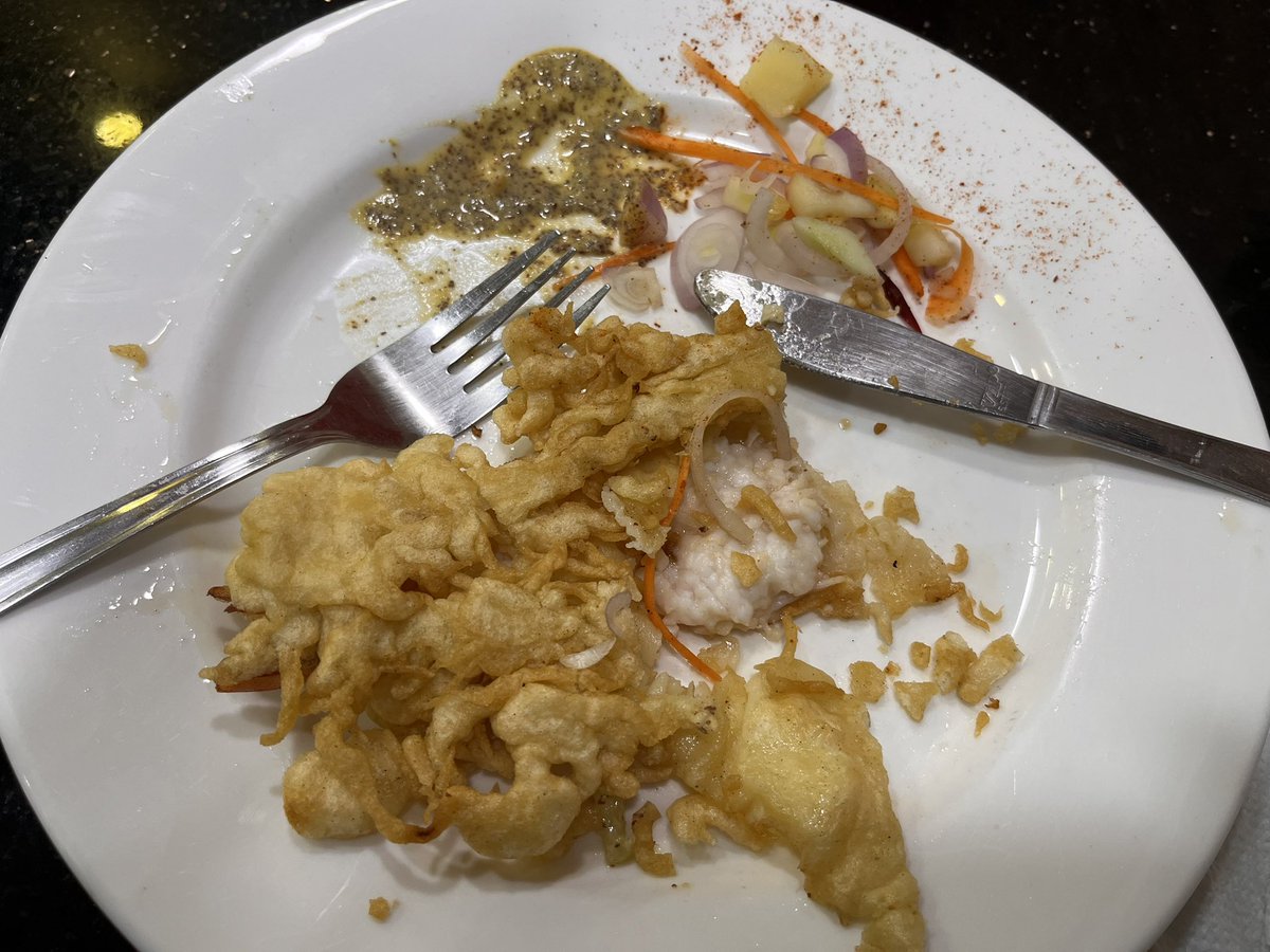 suvgen's tweet photo. T462 Deeply disappointed at Allen’s Kitchen Hazra. The famous prawn cutlet looks fab on the outside, but inside? Mostly coating with a tiny 4-inch prawn. ₹180 for this feels like a rip-off. Not worth it!
#kolkatafamousfoodjoint #AllensKitchen https://t.co/BZT2oyriuw