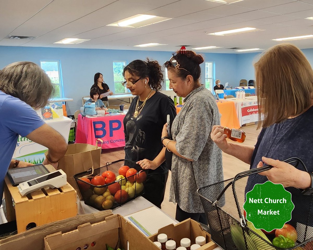 retaaza's tweet image. Pictures:
🍎 Students enjoying The Promenade at Clark Atlanta Market
🥬 Bounty of fresh fruits and vegetables at the Roosevelt Hall Market
🫛 Market go-ers checking out at Nett Church Market

#RetaazaRx #MACHN #ThePromenade #RooseveltHall #NettChurch #RetaazaFarmFreshMarkets