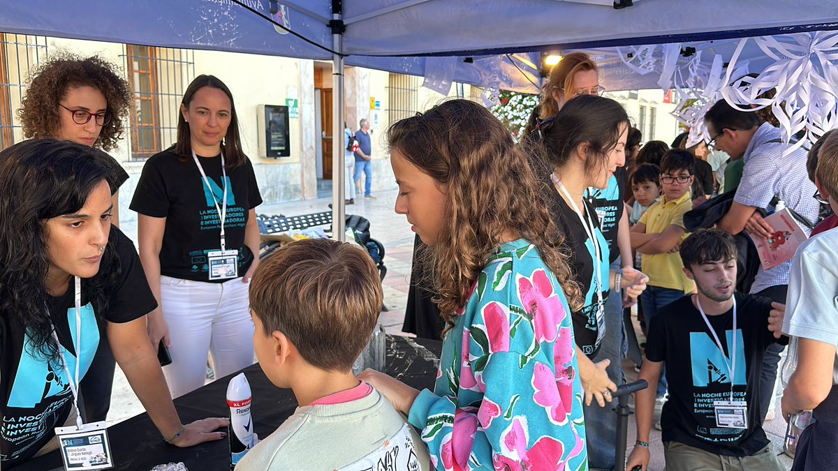 Estamos en la Plaza de San Atón para la Noche de los Investigadores y las Investigadoras. ¡Venid a visitarnos! #EuropeanResearchersNight #ERN2024 <a href="/infouex/">UEx</a> <a href="/UExDivulga/">Cultura Científica UEx</a>