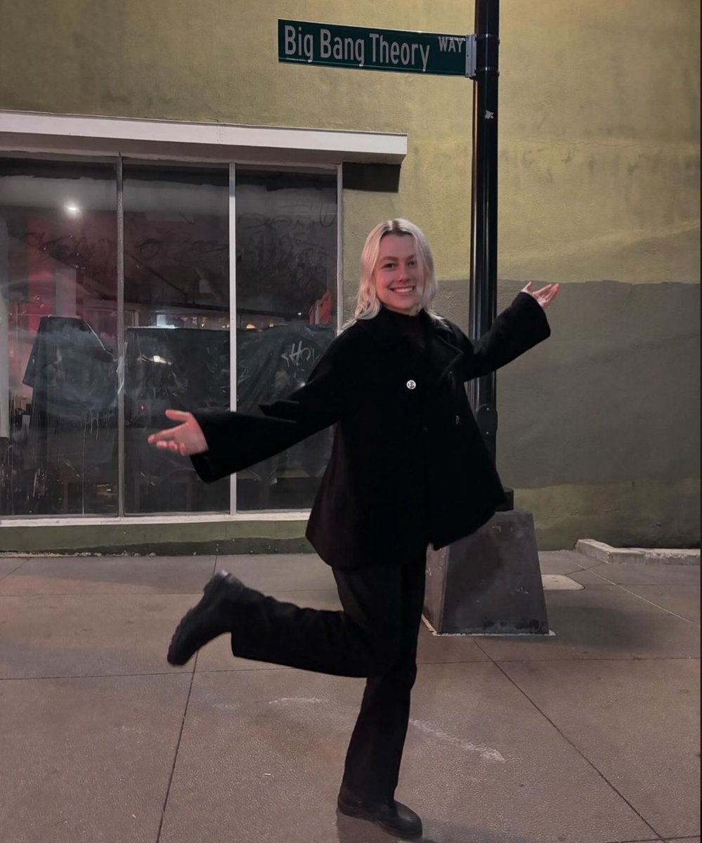 raspberhrriies's tweet image. NEW PHOEBE BRIDGERS PHOTO EVERYONE MOVE