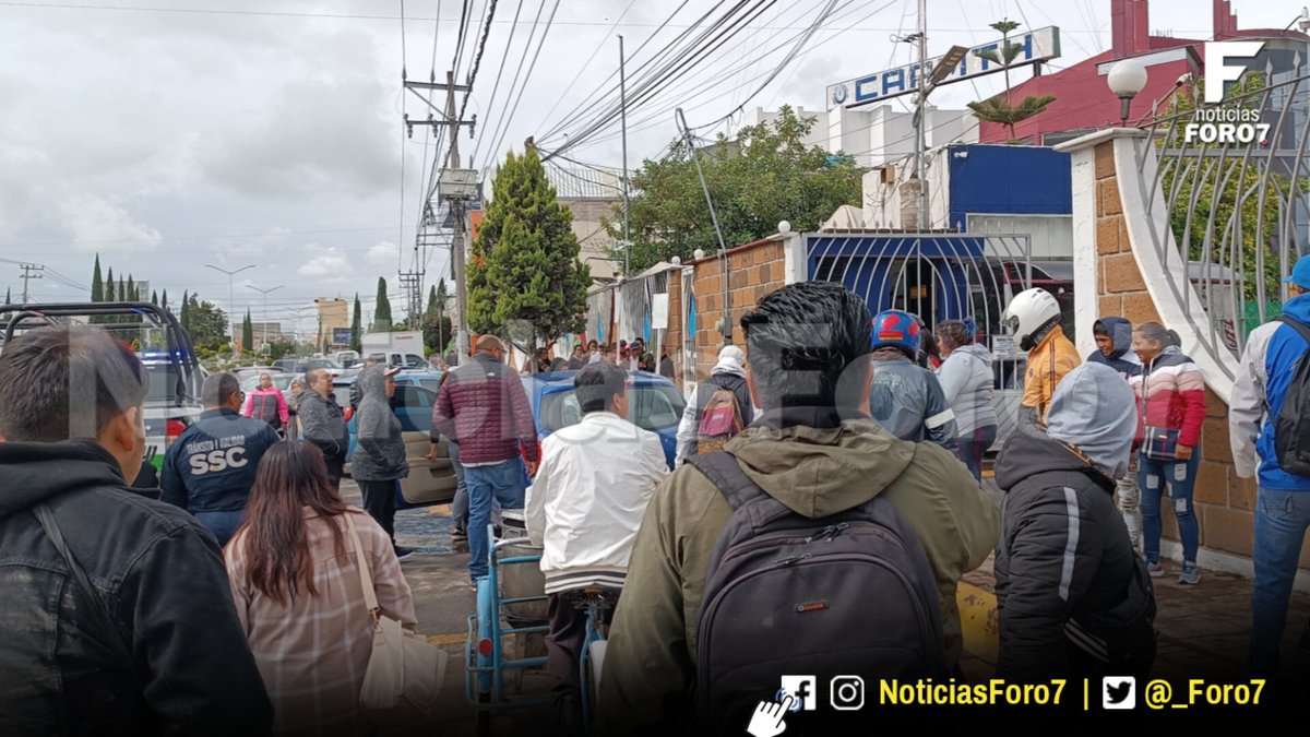 _Foro7's tweet photo. 📌 #ÚltimaHora
Por falta de alumbrado público, vecinos del fraccionamiento Ciudad Natura se manifiestan afuera de la Secretaría de Obras Públicas del Municipio de #Tizayuca

Se quejan que han incrementado robos, asaltos y lo peor, invasión viviendas.

🤳 #NoticiasForo7 https://t.co/rxLQdQTRZu