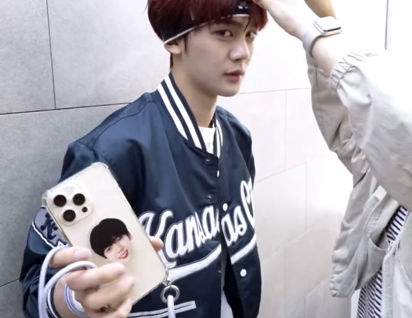 4hyjdiary's tweet photo. the most loved maknae in the world https://t.co/RSEjKAdNrr
