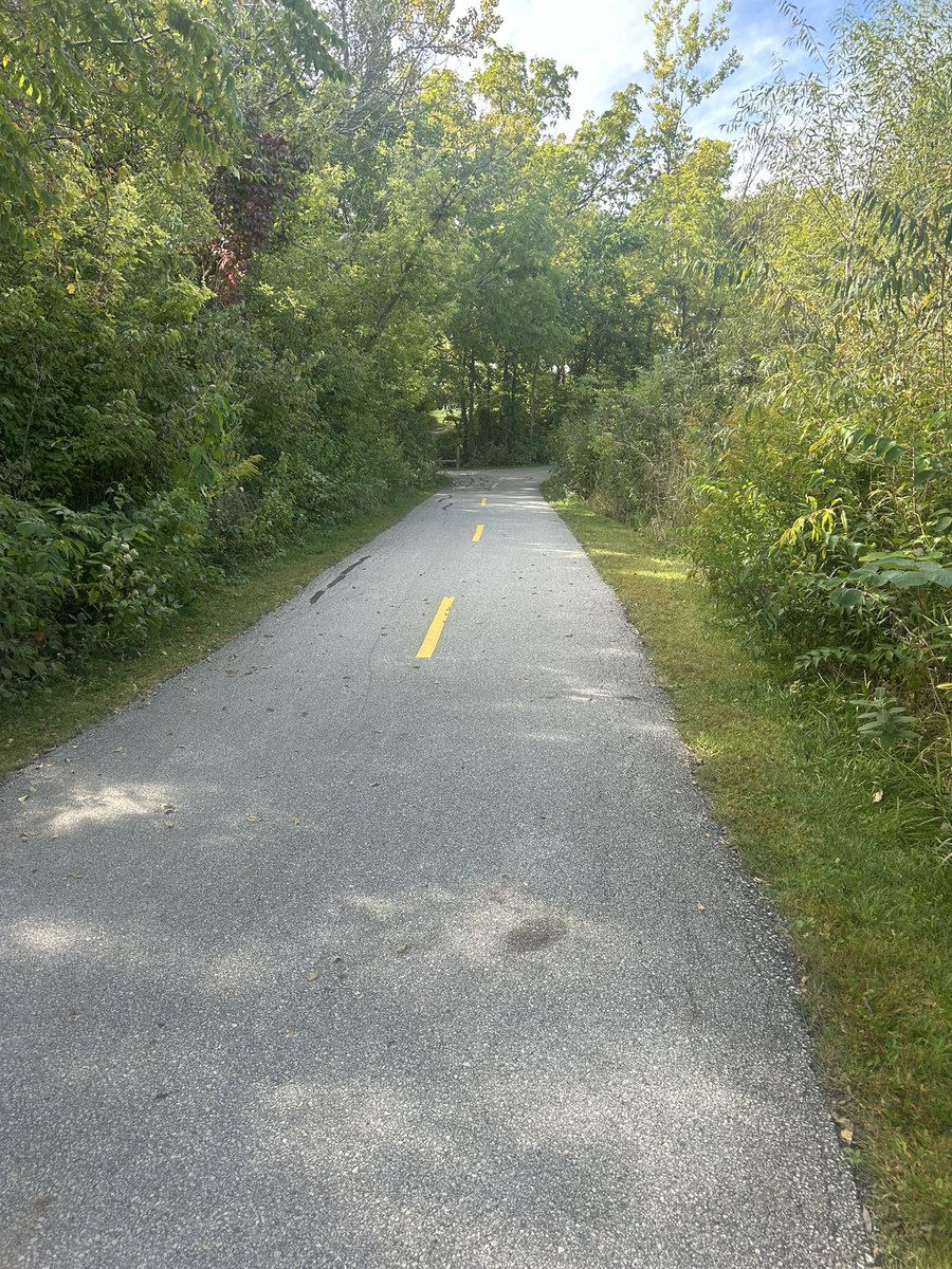 BTapintofitness's tweet image. After an incredibly stressful couple of weeks I took today off of working completely. Started my day with 10 hilly miles in 50 degrees which felt DIVINE!! 😍
Can’t beat 10 miles in blue skies + sunshine ☀️ for my Friday!! 🥳😎✅🏃🏼‍♀️‍➡️
#fridayrun #runchat #fallrunning