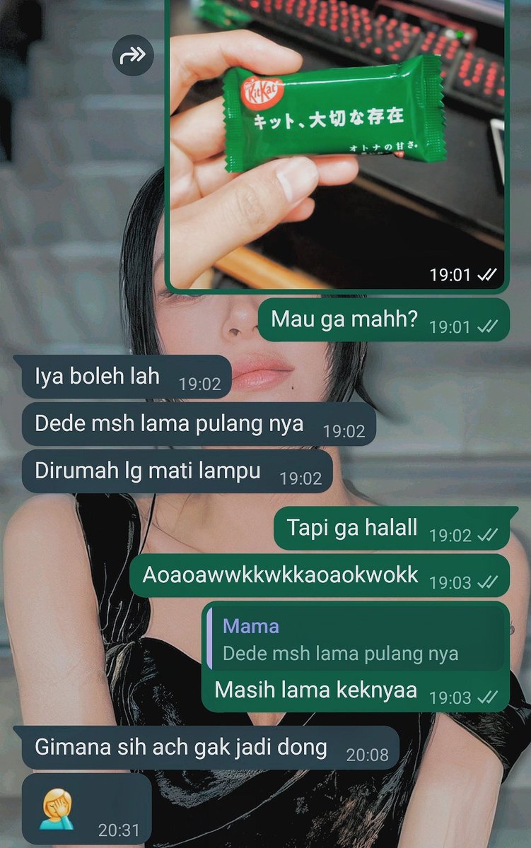 dandypranandaa's tweet photo. Jadi sikonnya adalah ada AM abis balik dari Jepang, ngasih coklat lah namanya dikasih mah kan makan makan aja ya

Dh makan 3 bungkus eh ternyata ga halal dong, manaan dikasihnya banyak yowes deh tak coba prank ke mamake

Dan inilah hasilnya 🤣🤣
#likalikulanang #lolagilolagi https://t.co/zTnzM3T3De