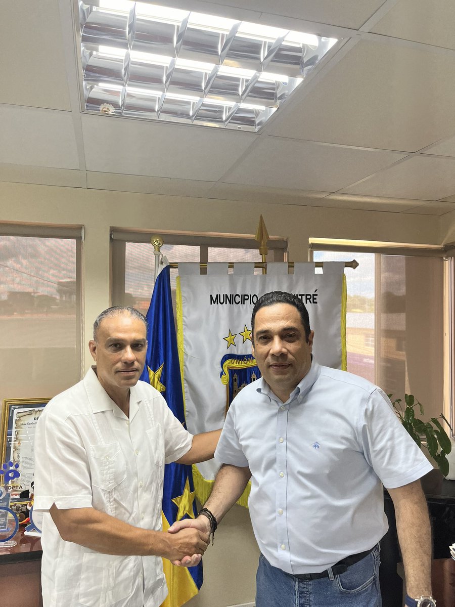 PacificoE's tweet photo. Visita oficial a la alcaldía de la ciudad de Chitre con la entrevista al Sr Alcalde Juan Carlos Huerta con quien compartimos información para la búsqueda de soluciones @AlvaroAlvaradoC @tvnnoticias @CancilleriaPma @alcaldiadechi3 @Chitreanos https://t.co/0XiHFRLi1r