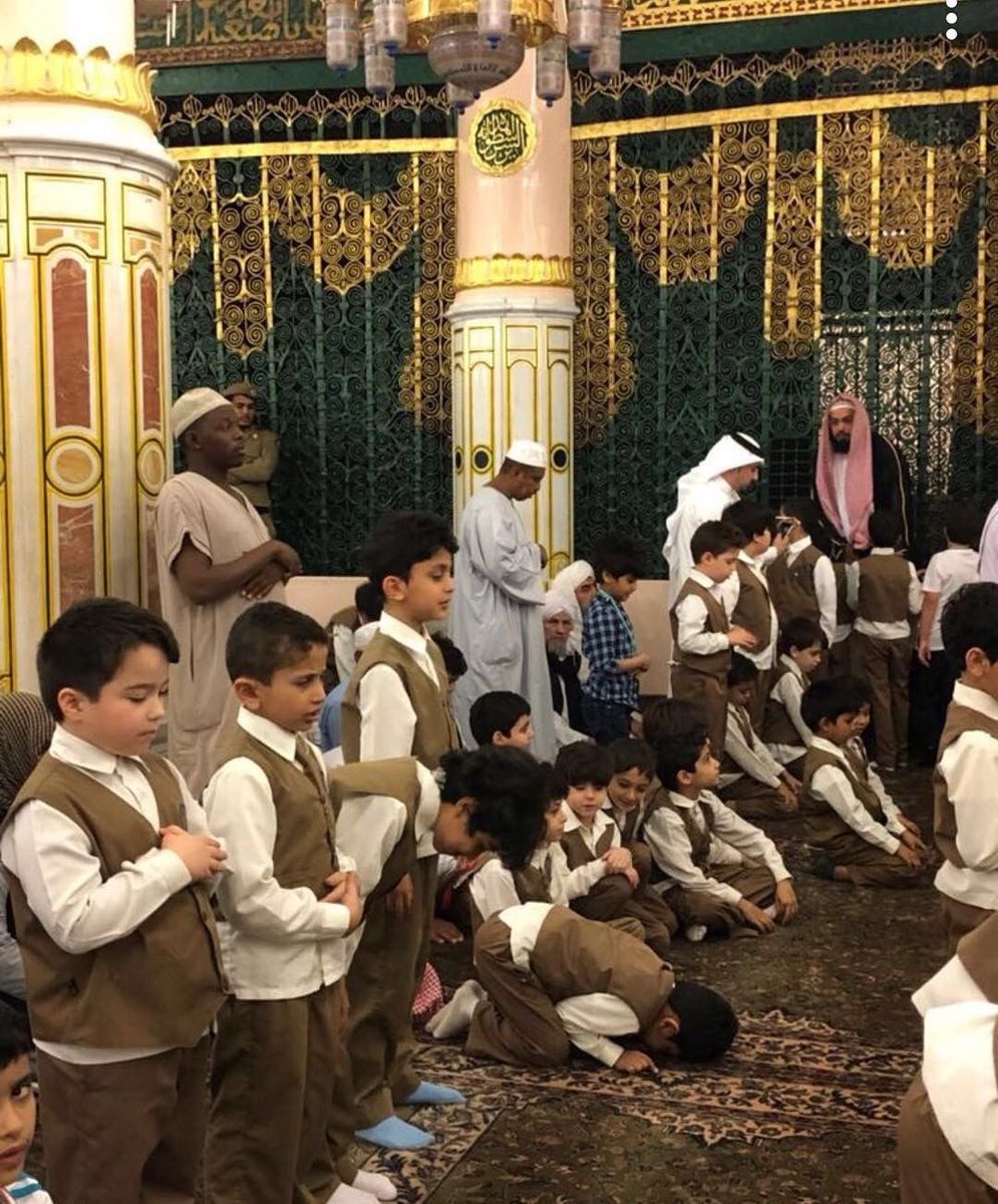 nonet911's tweet photo. أفخم رحلة مدرسية 
زيارة النبي ﷺ وصاحبيه  الصديق والفاروق 
رضوان الله عليهم أجمعين
#المسجد_النبوي https://t.co/Uu1ze5Rjw2