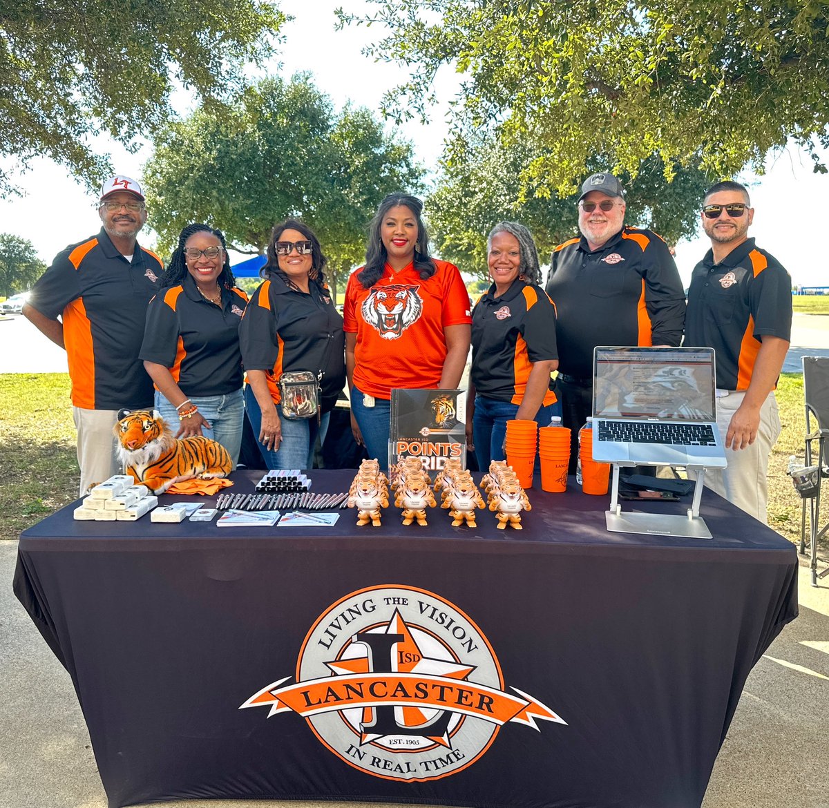 LISD_Careers's tweet image. #TeamHR is ready at the Kindergarten Tailgate! Come see us, DM, or go to lancasterisd.org/careers to learn about joining our team! #TeamLISD #DreamBelieveRoar @LancasterISD