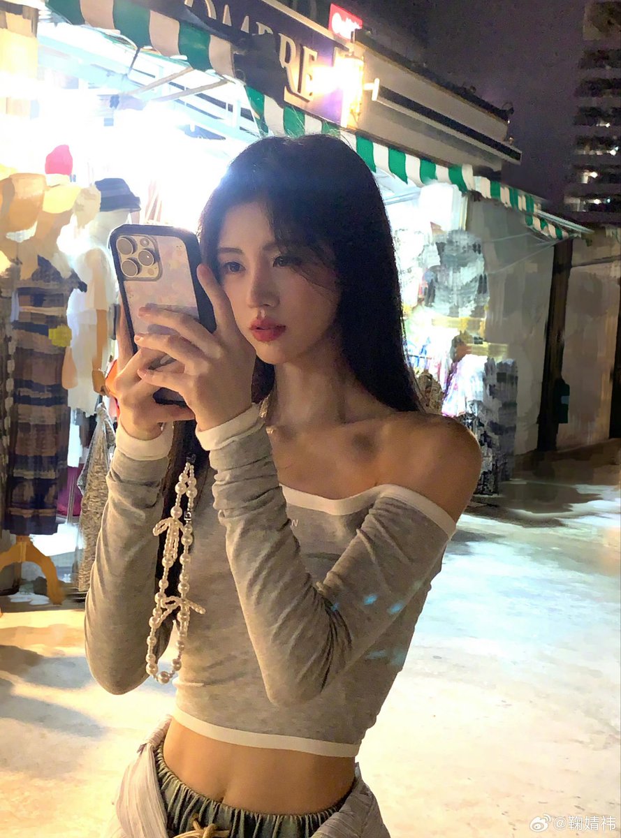小露香肩加小蛮腰的鞠妈，还有女友视角，好梦🤤🤤 https://t.co/WhWHj4s89x