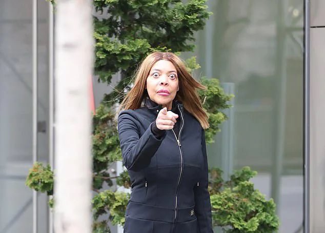 eating my dinner and M*wal*la walked in and did this. She’s kinda iconic for that.