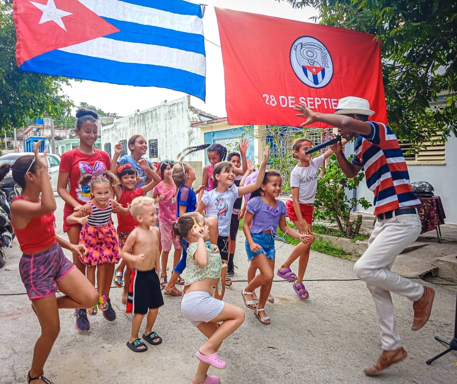 iFelicidades Cederistas! #Cuba #CDRCuba #TodosSomosCederistas <a href="/Yane1606/">Yane Cuba 🇨🇺</a>