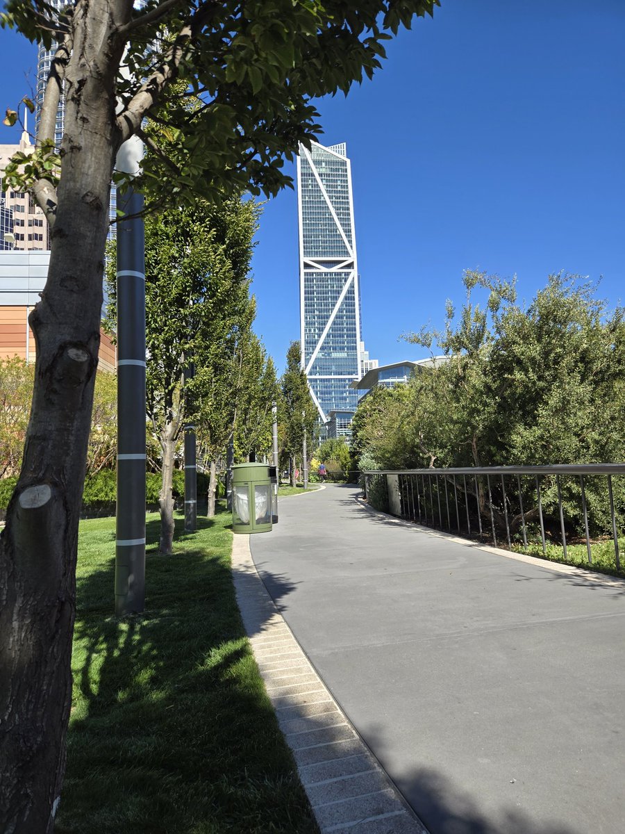 sfmadgic's tweet image. Same - suddenly in low 80&apos;s here so hanging out at #Salesforcepark . Glad to hear my friends visiting Cape Cod are likely enjoying good weather 👍