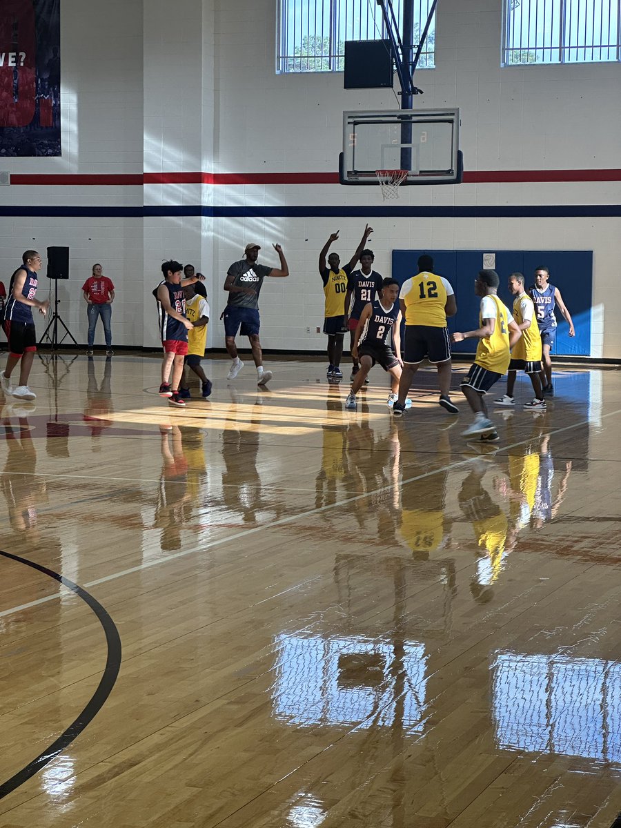 MsLBuie's tweet photo. Unified basketball 🏀&amp; cheer 📣Wednesday &amp; Inaugural Topgolf ProAm today! ⛳ #AldineImpact #UnifiedSports https://t.co/Z6bN6jFXTe