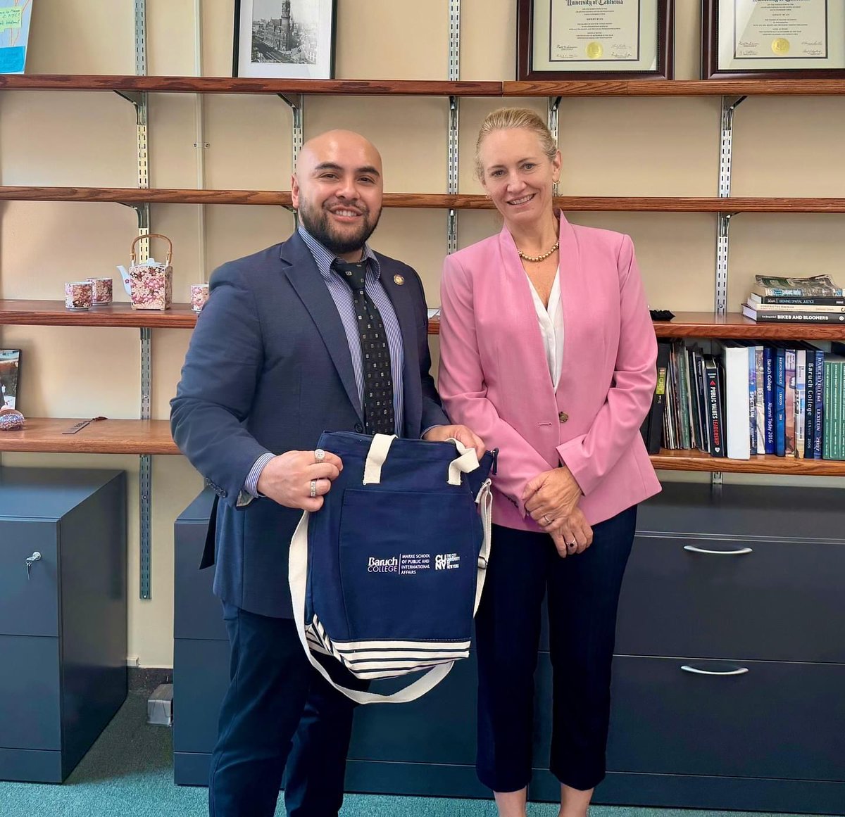 Great meeting with Dean Sherry Ryan of the Austin W. Marxe School of Public and International Affairs - Baruch College. 

We discussed partnerships with our Assembly office, their exciting new Graduate programs, and the upcoming 30th Anniversary Celebration of the Marxe School!
