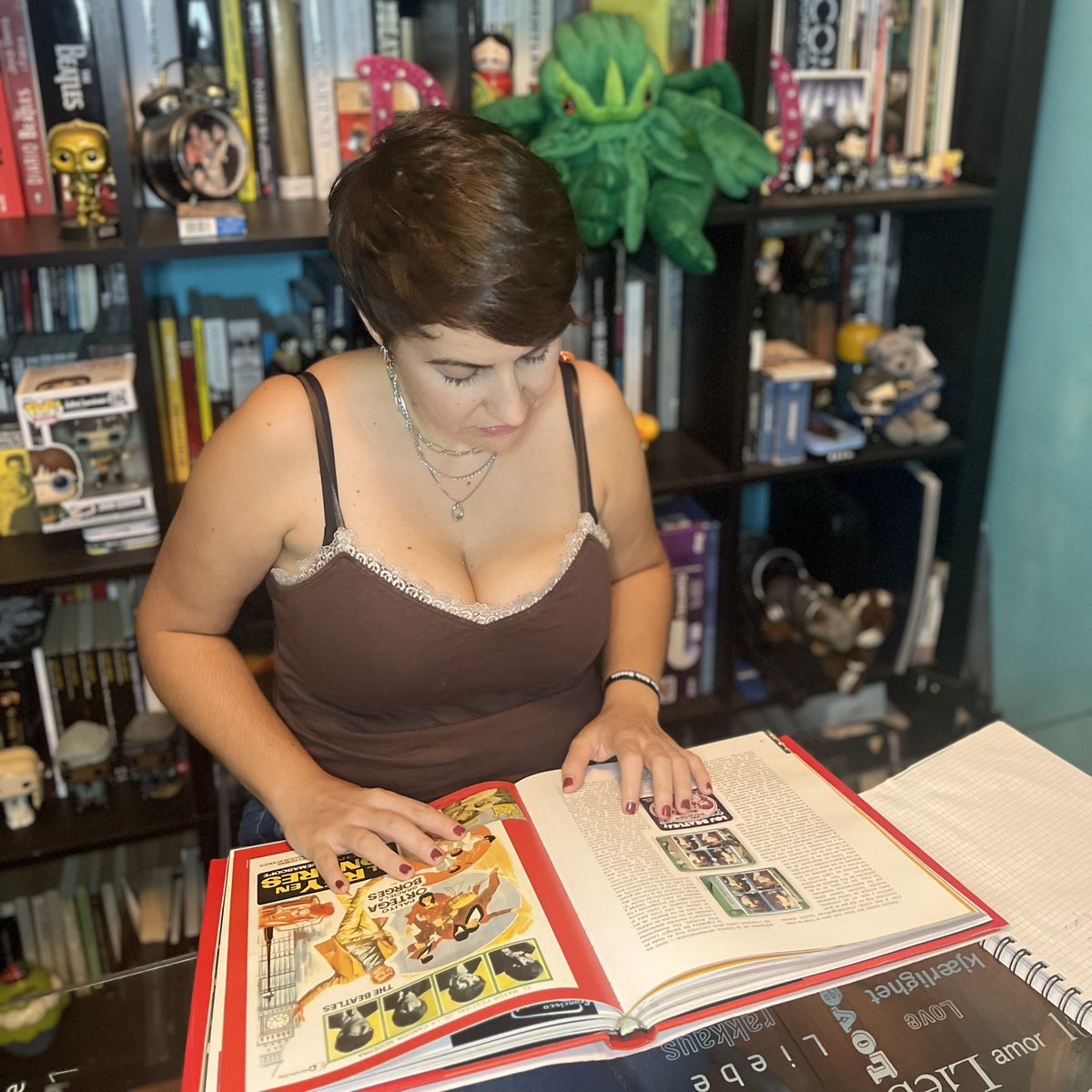 iMeMiNe's tweet image. Si te gustan Los Beatles, esta es tu casa ❤️ El lunes a las 20 horas vuelve ‘El bar de @El5Beatle’. Hablaremos del estreno de #OneHandClapping y de las supuestas canciones que Los Beatles compusieron en España. 

Te espero en mi canal de Twitch (martagnavarro) 💋