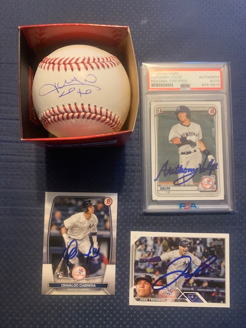 🚨JUAN SOTO AUTOGRAPH GIVEAWAY🚨

I'm giving these autographs away at Sunday's game. 

Those who won't be there can still win a ball signed by Soto.

How? 

Repost this post &amp; join my email list by visiting franklunanj.com

Winner will be picked Sunday night #RepBX