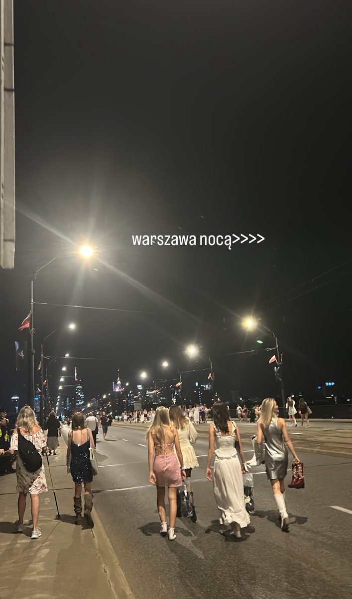 mbobhfts's tweet photo. nothing beats the vibe and safety of going to the city centre right after the eras tour with swifties https://t.co/oL9rR1aH9c