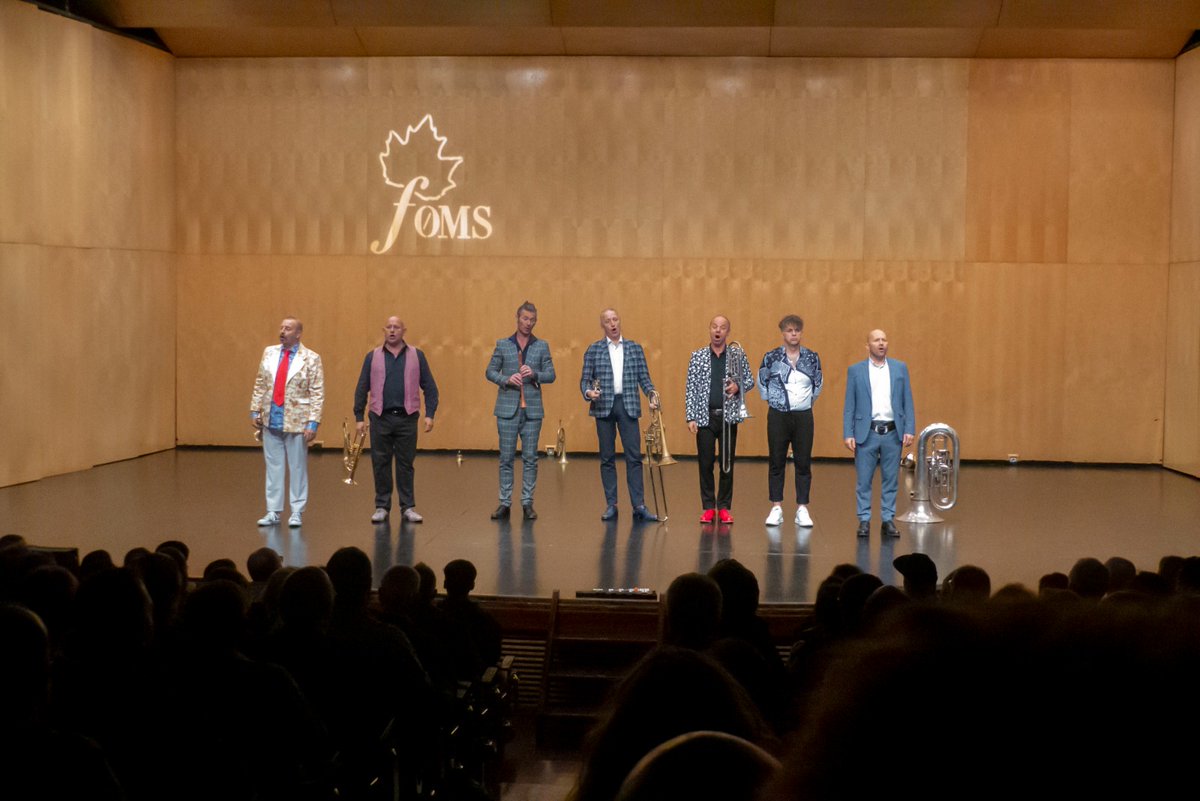 FOMS (@omusicalsoriano) on Twitter photo ¡El #FOMS2024 se ha despedido a lo grande con la fiesta de Mnozil Brass en la Audiencia!
El septeto vienés ha logrado la complicidad del público, que ha ovacionado cada uno de sus números, que entremezclan música e interpretación.
<a href="/Ayto_Soria/">Ayuntamiento de Soria</a> <a href="/jcyl/">Junta de Castilla y León</a> <a href="/INAEM_Cultura/">INAEM</a> <a href="/FestClasica/">FestClásica</a> ¡El #FOMS2024 se ha despedido a lo grande con la fiesta de Mnozil Brass en la Audiencia!
El septeto vienés ha logrado la complicidad del público, que ha ovacionado cada uno de sus números, que entremezclan música e interpretación.
<a href="/Ayto_Soria/">Ayuntamiento de Soria</a> <a href="/jcyl/">Junta de Castilla y León</a> <a href="/INAEM_Cultura/">INAEM</a> <a href="/FestClasica/">FestClásica</a>