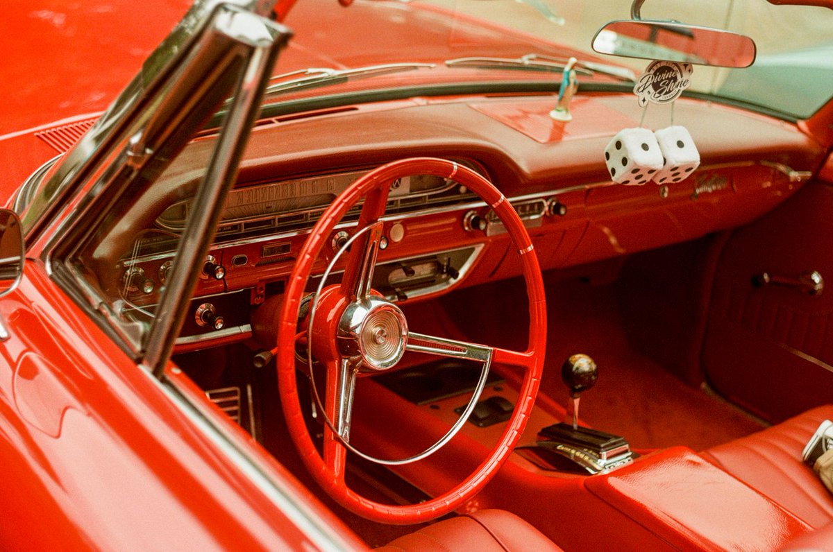 Red classic

Nikon FM3A | Helios 81 | Fujicolor200  

#visibleinlight #analogphotography #filmphotography #believeinfilm