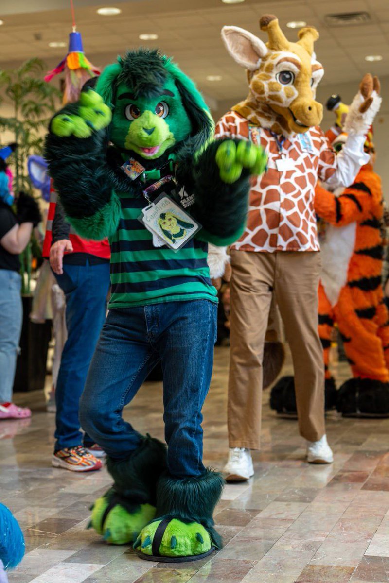 It's #FursuitFriday ! Me and <a href="/GiraffeLoopy/">Loopy Logic</a> waving Hi at a fursuit parade!
