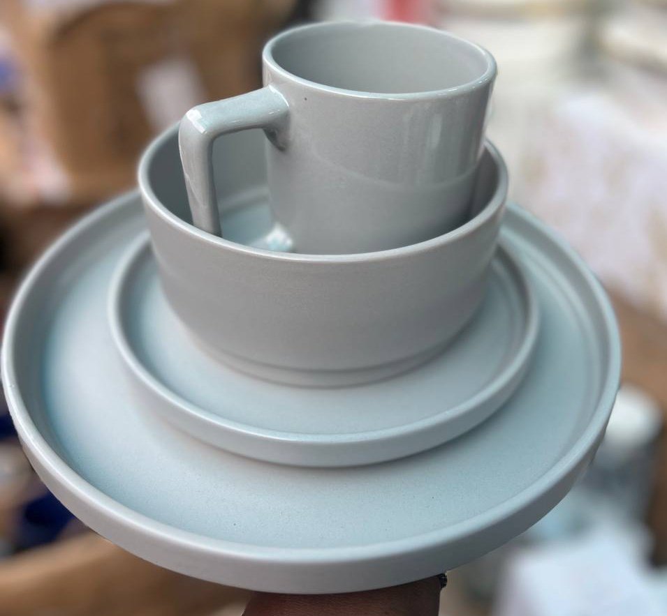 Kitchenatease's tweet photo. If someone was to surprise you, what color of dinner set would you pick.

Pick a frame you might be lucky 🤞 https://t.co/nOeOYda52a