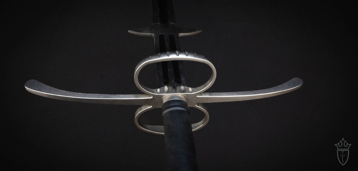 CASIberia's tweet image. ✨ Arriving in October ✨
NEW from Kingston Arms Swords - the Great Sword is a long versatile two-handed blade, developed for powerful cuts and thrusts. 

#europeanswords #greatsword #twohandedswords #medieval #medievalswords #kingstonarmsswords

kingston-arms.com/products/great…
