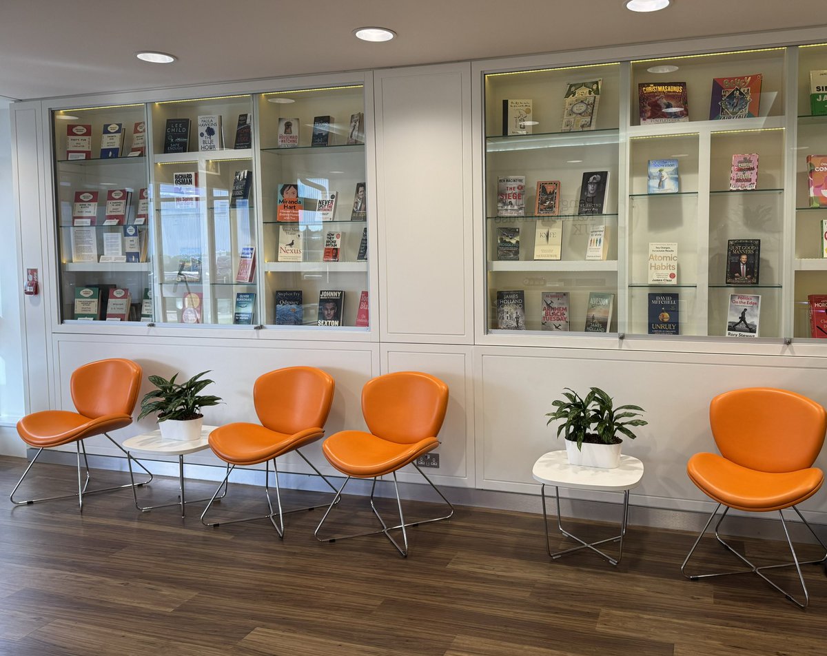 Hey <a href="/James1940/">James Holland</a> <a href="/almurray/">Al Murray 🇺🇦</a> You’re in the Penguin Reception display, looking mighty fine.