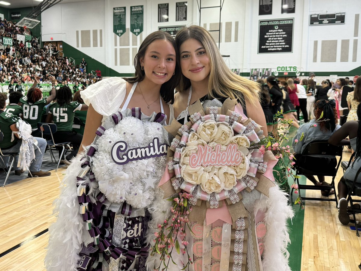 ArlingtonISD's tweet photo. The Colts know how to #MumItUp big @ArlingtonHigh! Check out some of our favorites! 💮  #LetsHOCO #ArlingtonISD https://t.co/NkgHYywVBk