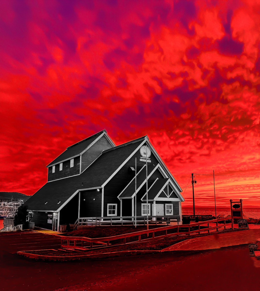 GrayMarker99's tweet image. This is a far out edit but I like it so that’s why I’m sharing. 

It’s been a somewhat challenging 1st month of school &amp;amp; I really feel it. Maybe it’s the age thing. Not a young teacher anymore lol 😂 
Anyway, thankful for my favourite hobby of photography to keep me sane. LOL