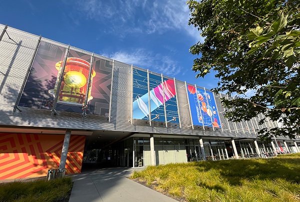 lasers_llnl's tweet image. If you’re near @CityofSanRamon, join us from 2-4 p.m. today @CityCenterBR to celebrate #FusionIgnition and the @Livermore_Lab-designed art installation “Bringing Star Power to Earth.” There will also be science events the whole family can enjoy. citycenterbishopranch.com/events/lawrenc…