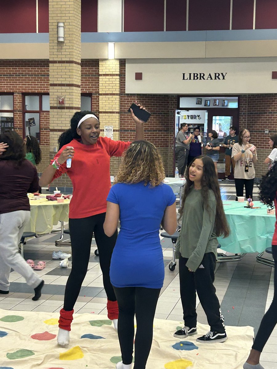 Victory Lakes Intermediate tweet media