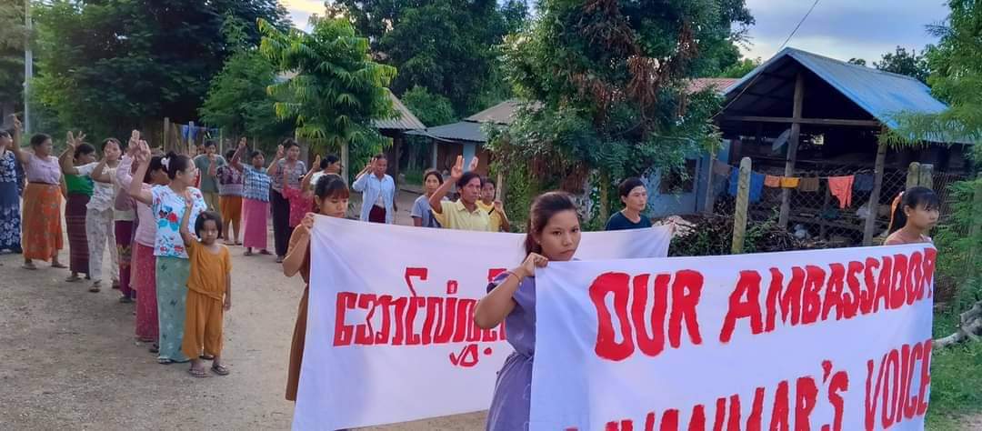 An anti-coup revolutionary protest somewhere in Sagaing region.

#2024Sept27Coup #WhatsHappeningInMyanmar
