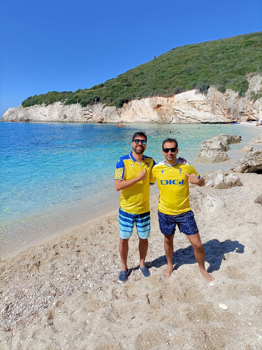 vitocadi's tweet photo. Presumiendo de @Cadiz_CF desde Albania!! https://t.co/ey1w4rMXHU