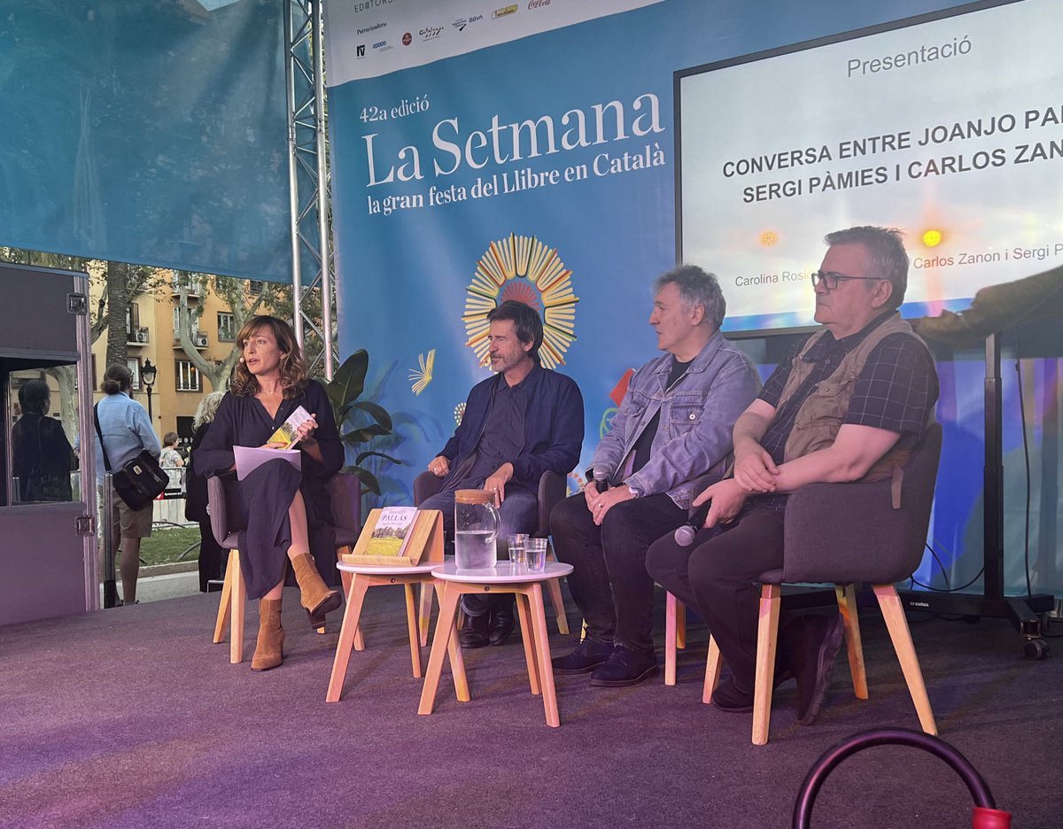 📕 Des de l’escenari 2, el periodista <a href="/JoanjosepPallas/">Joanjo Pallàs Martí</a> conversa amb #Carloszanon i <a href="/sergipamies/">Sergi Pàmies</a> a propòsit del seu llibre “Jugada personal”. @univers_llibres
🎤 Presenta: <a href="/Carolinarosich/">Carolina Rosich</a>
