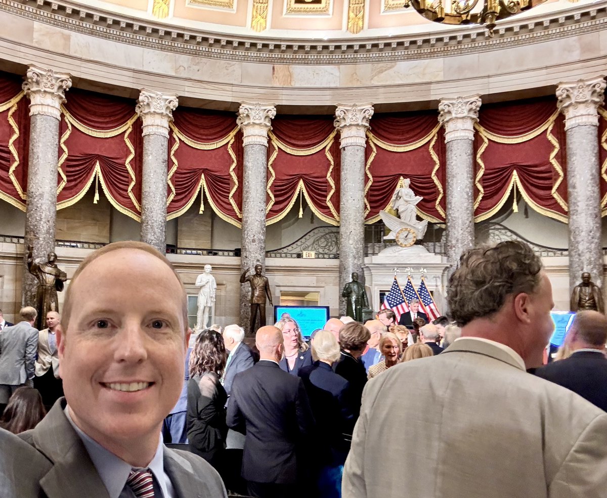VanceGinn's tweet photo. A celebration of the 30th anniversary of the #ContractWithAmerica at the U.S. Capitol!
We need more fiscal responsibility in DC.
@club4growth @CFGfoundation @newtgingrich @HouseGOP #Capitol @allenmendenhall @brianeharrison https://t.co/h7AEeSZKkn