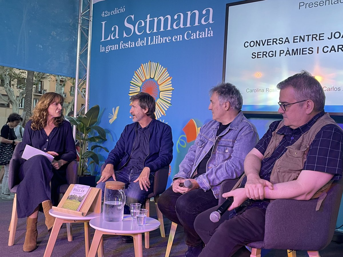 Presentem #JugadaPersonal de <a href="/JoanjosepPallas/">Joanjo Pallàs Martí</a> amb un quartet inigualable:

📖Joanjo Pallàs, <a href="/Carolinarosich/">Carolina Rosich</a>, <a href="/sergipamies/">Sergi Pàmies</a> i Carlos Zanón ja són a l’escenari de <a href="/LaSetmana/">La Setmana</a>!