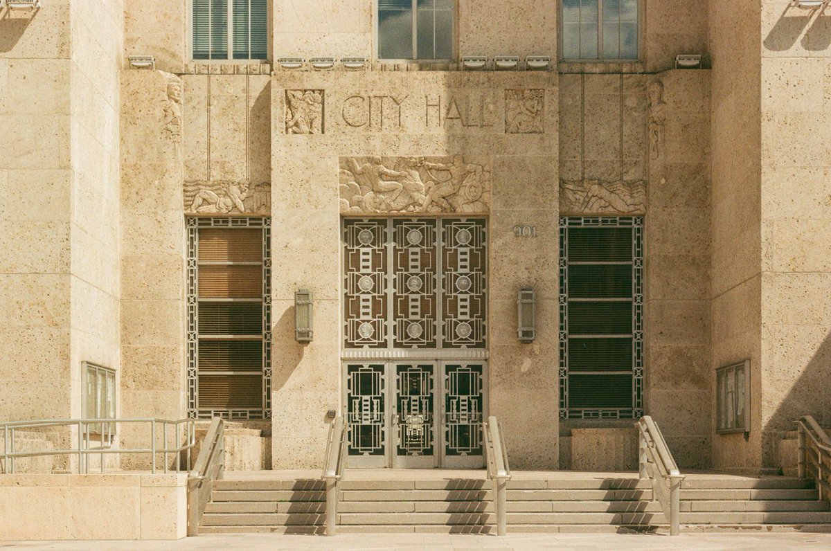 Deco days

Nikon FM3A | Helios 81 | Fujicolor200

#visibleinlight #analogphotography #filmphotography #believeinfilm