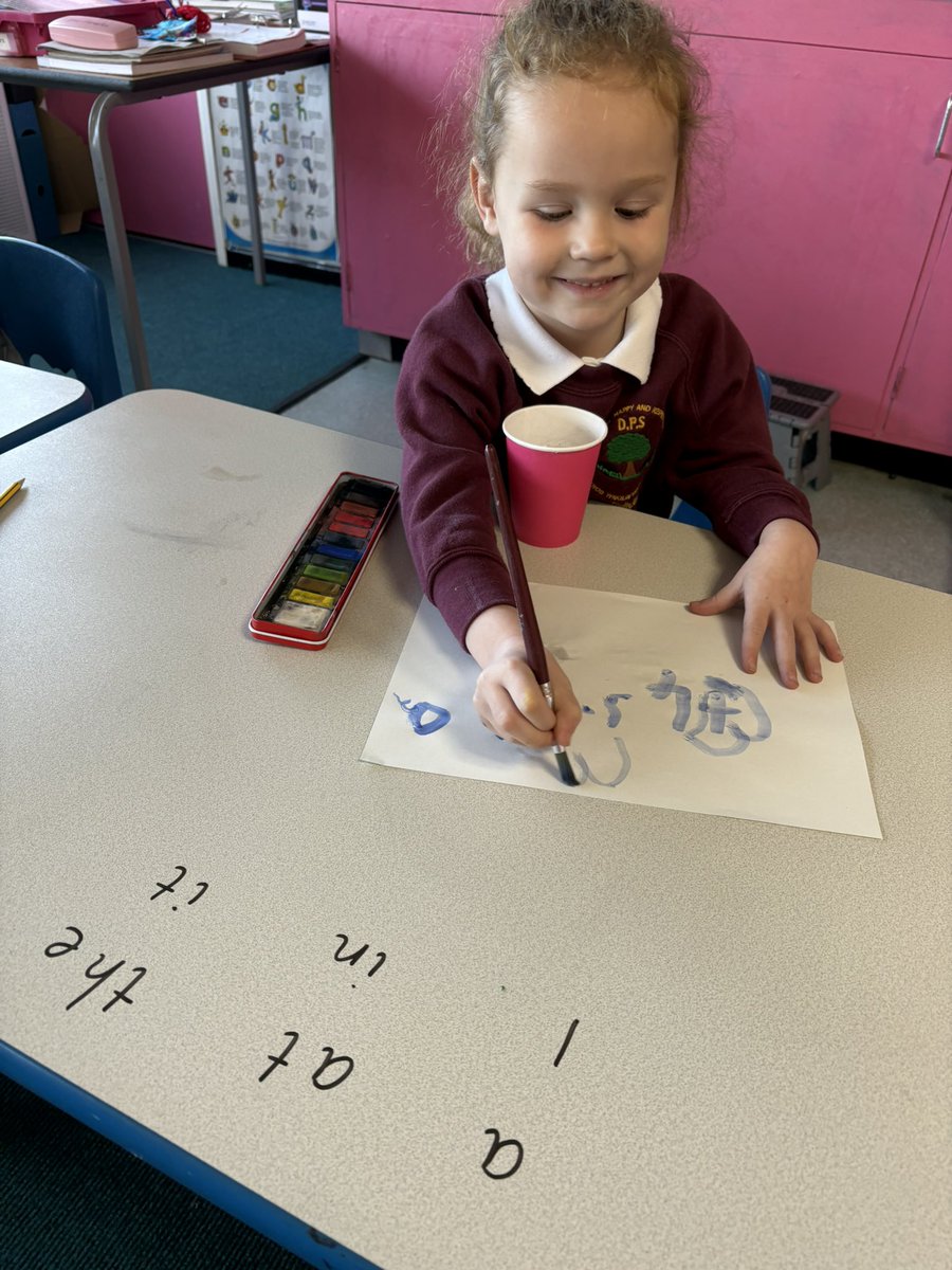 MrPDrumbowie's tweet image. Today, our pupils practised their common words in a fun and creative way: using watercolour paints! 🎨🖌️ A splash of colour made learning even more enjoyable! 🌈 #CreativeLearning #WatercolourWords #FunWithWords #exploremoreatADLC