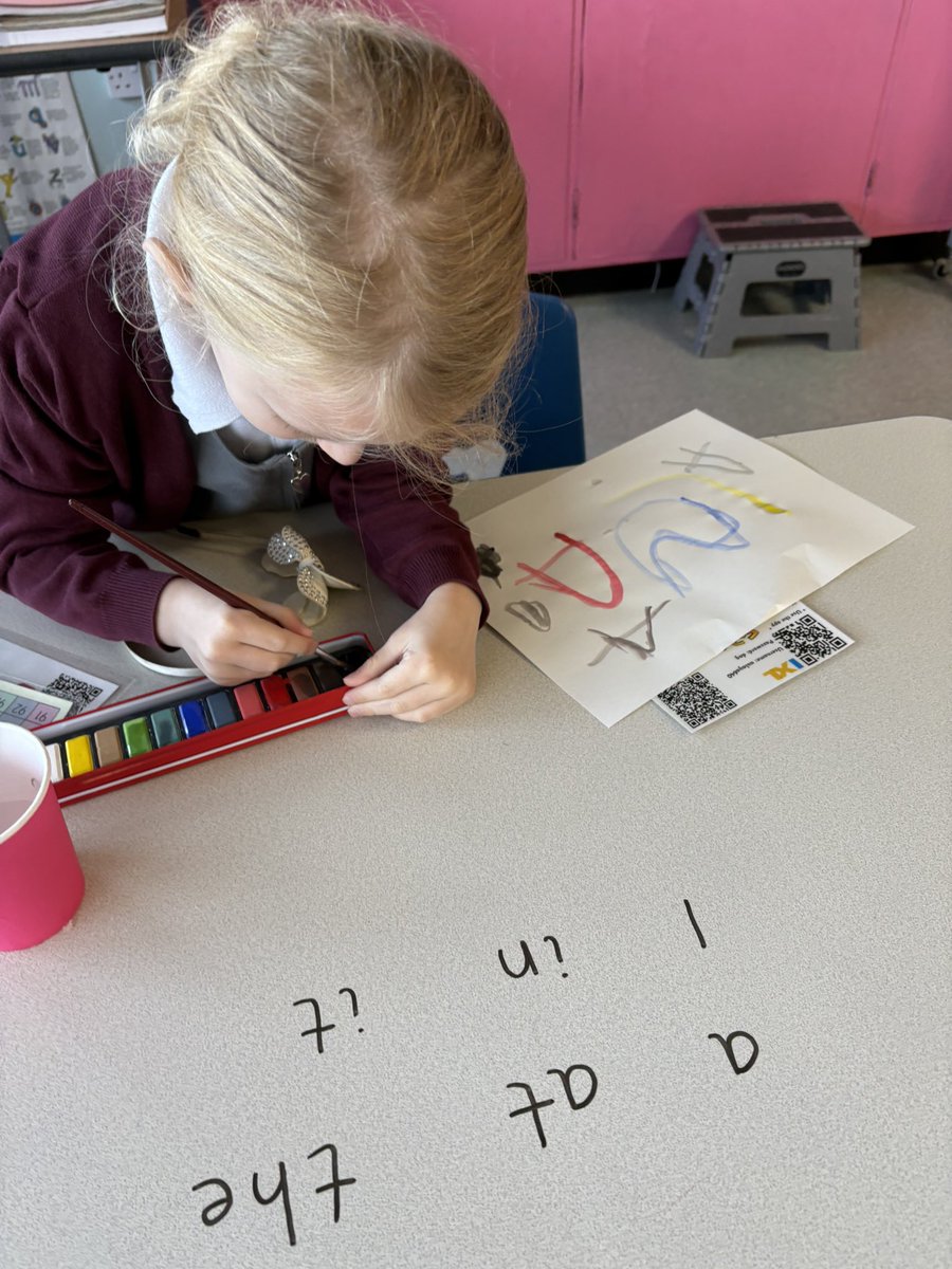 MrPDrumbowie's tweet image. Today, our pupils practised their common words in a fun and creative way: using watercolour paints! 🎨🖌️ A splash of colour made learning even more enjoyable! 🌈 #CreativeLearning #WatercolourWords #FunWithWords #exploremoreatADLC