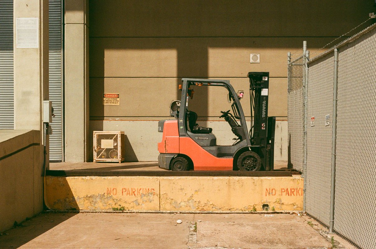 No parking

Nikon FM3A | Helios 81 | Fujicolor200

#visibleinlight #analogphotography #filmphotography #believeinfilm