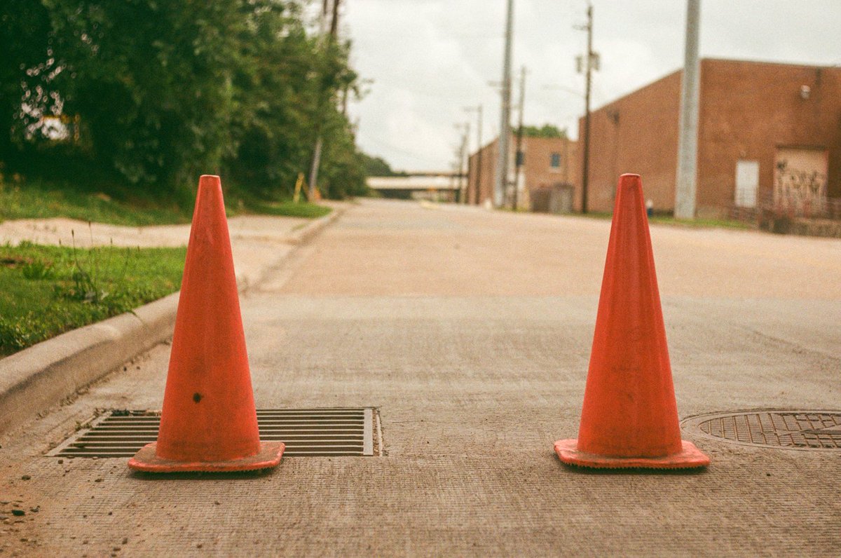 Between two cones

Nikon FM3A | Helios 81 | Fujicolor200

#visibleinlight #analogphotography #filmphotography #believeinfilm