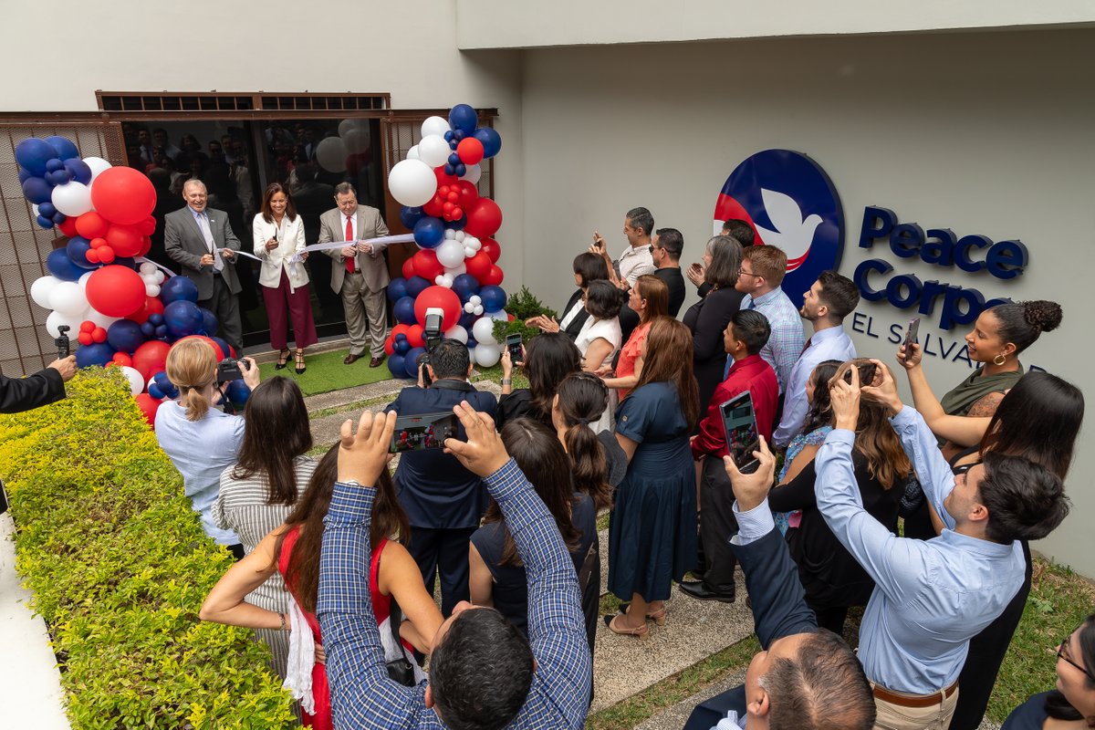 Peace Corps (@peacecorps) on Twitter photo 🎉 We’re back! The Peace Corps is officially live in El Salvador with <a href="/PeaceCorpsDir/">Peace Corps Director</a> Spahn & U.S. Ambassador Duncan cutting the ribbon to open up our country office. Stay tuned on our feed for later today when we administer the pledge for the first group of Volunteers to serve in 🎉 We’re back! The Peace Corps is officially live in El Salvador with <a href="/PeaceCorpsDir/">Peace Corps Director</a> Spahn & U.S. Ambassador Duncan cutting the ribbon to open up our country office. Stay tuned on our feed for later today when we administer the pledge for the first group of Volunteers to serve in