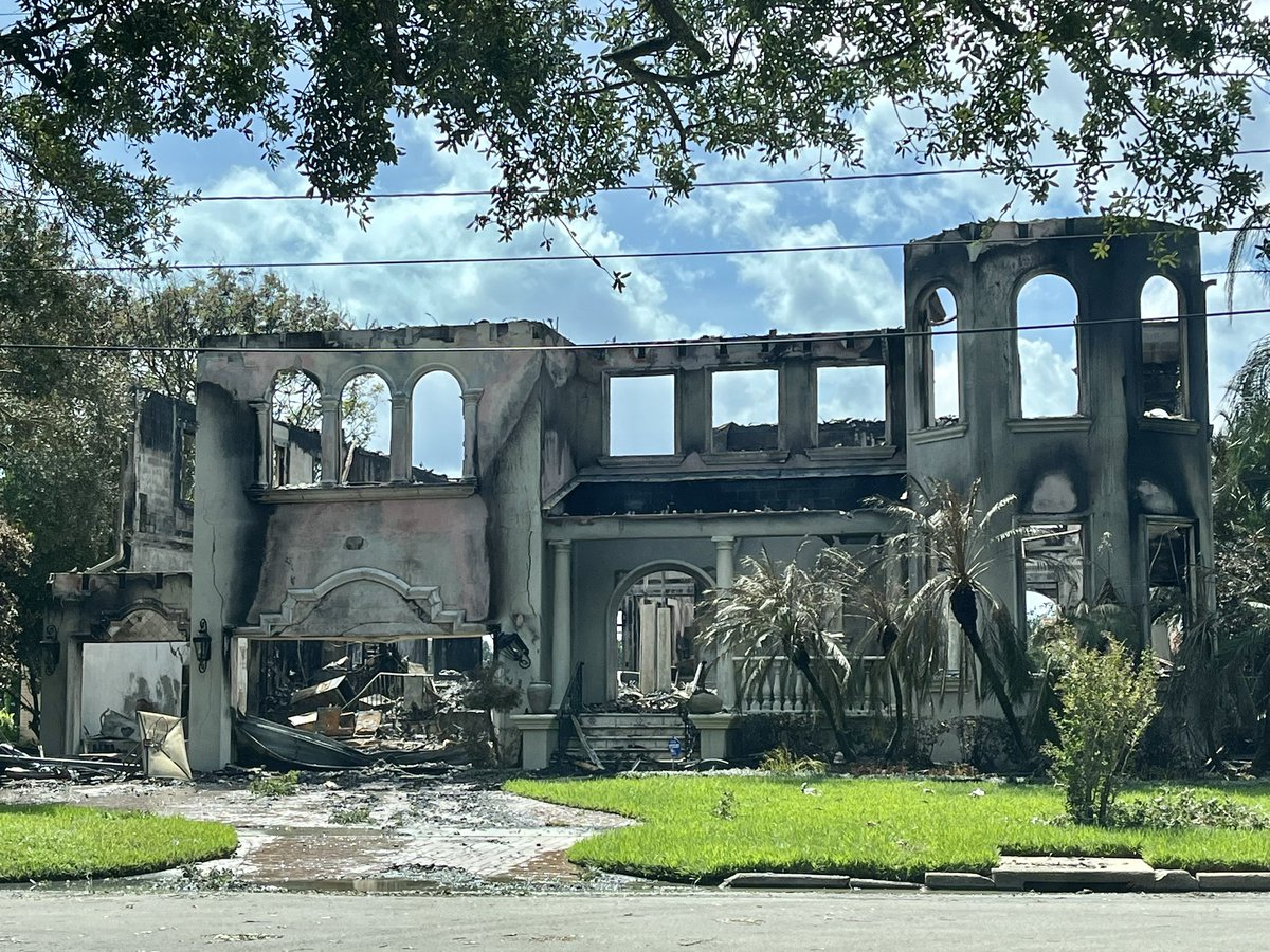 DAVIS ISLANDS: This is one of two houses that caught fire on Davis Islands from #Helene.

According to Tampa mayor <a href="/JaneCastor/">Jane Castor</a>, this fire was more than likely caused by an electric vehicle. However, it remains under investigation.

<a href="/FOX13News/">FOX 13 Tampa Bay</a>