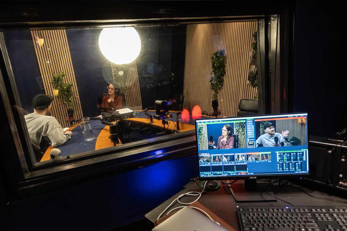 In de podcast ‘Dit is goed’ praat ik met vakidioten over wat zij het allerbeste vinden binnen hun vakgebied. Voor de nieuwste aflevering mocht ik mijn lievelingsidioot <a href="/arjenlubach/">Arjen Lubach</a> uithoren over wat hij het allerbeste vindt op comedygebied:
youtu.be/1Lwgh_ZCNWQ?si…