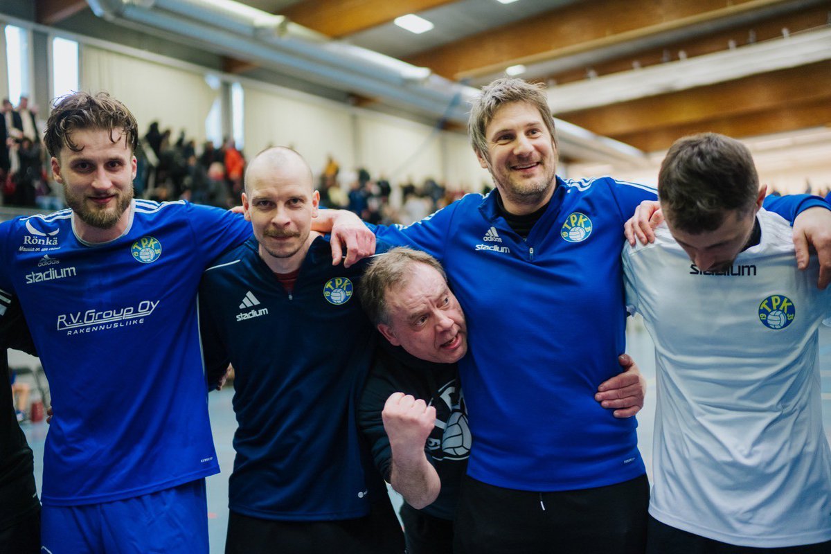 Turun Pallokerhon Jari-Matti Koivistolle Palloliiton Läntisen alueen futsalin Respect-palkinto! 🏆

Koko Turun Pallokerho haluaa kiittää "Jaskaa" tärkeästä työstä ja onnitella hienosta palkinnosta! 💙🤍

turunpallokerho.fi/uutiset/140939…
