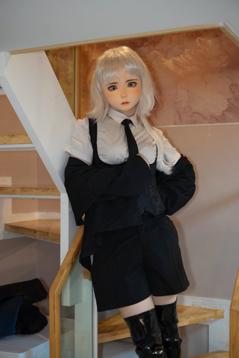 发点早期作品~一个酷酷的自设
📷：<a href="/XWindhover/">小毛孩-Windhover</a>
#kigurumi #originalcharacter