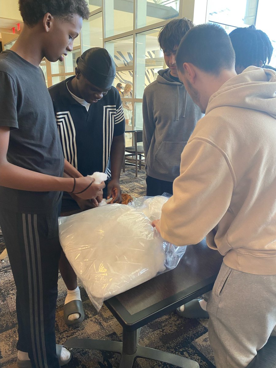 CoachStrack's tweet image. MU visit yesterday for AVID 11!

Great visit and got to see some AVID alumni!