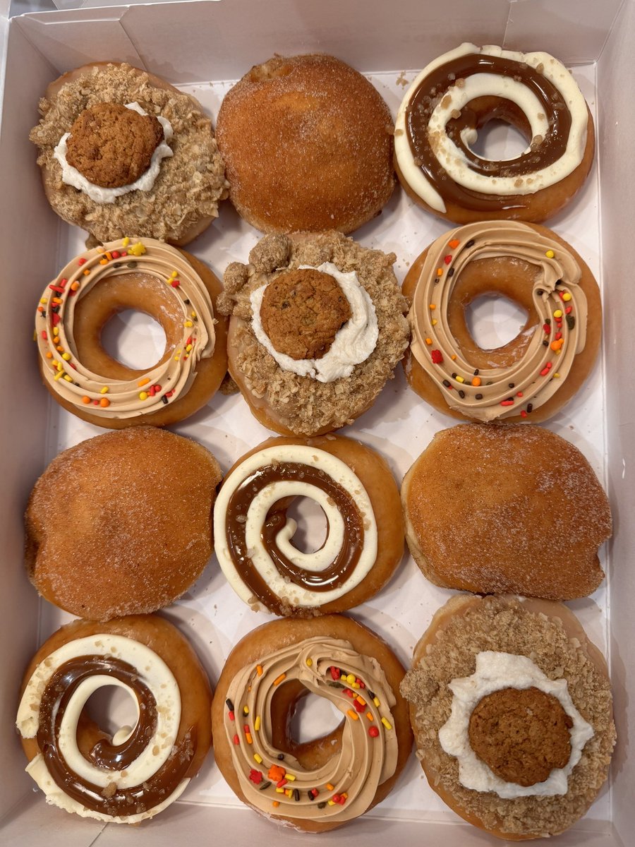 seashelllz's tweet photo. Fall flavors from @krispykreme ! https://t.co/cANbfdrkOI