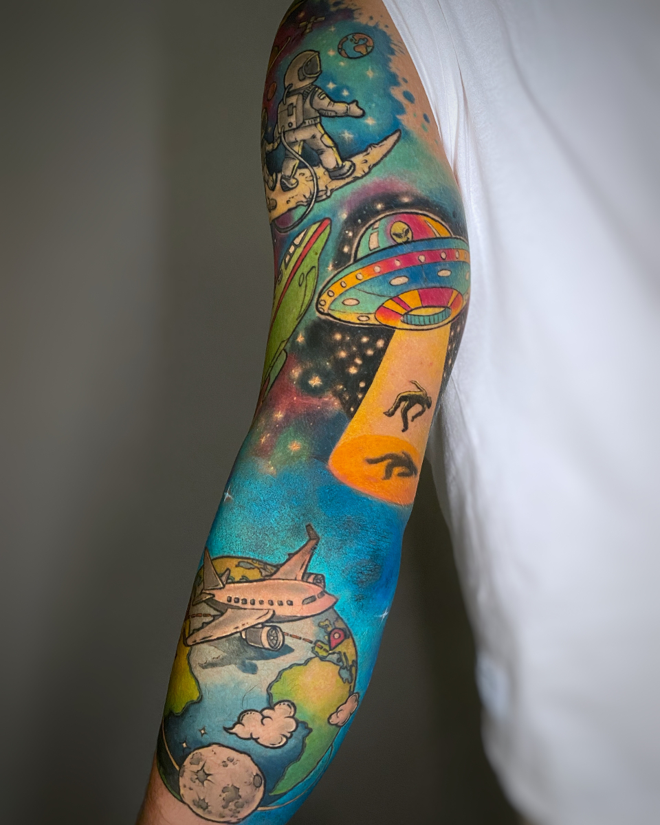 annamunin's tweet photo. Completando el brazo espacial de Eduard a full color! Ya nos queda muy poquitos trocitos para llenarlo!

Hecho en @mokkitattoostudio 

#colorfulltattoo #colortattoo #space #tattoo https://t.co/y4OqJv2FfJ
